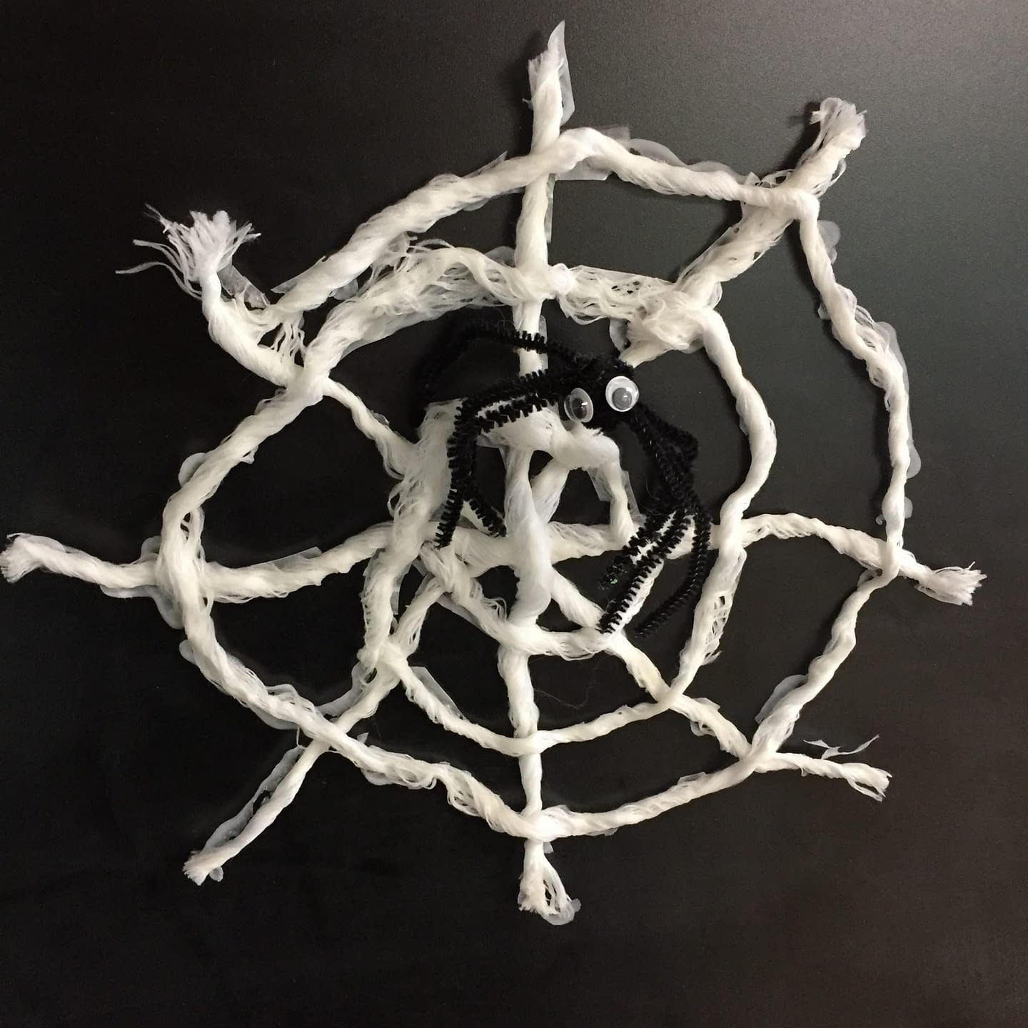 Spider Web Craft - Halloween craft ideas for kids